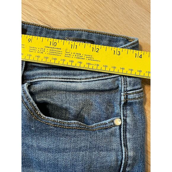 Judy Blue Straight Fit Cuffed Distressed Cropped Jeans Medium Wash Size 7/28 - Picture 6 of 10